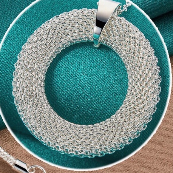 925 Mesh Circle Necklace - Picture 5 of 7